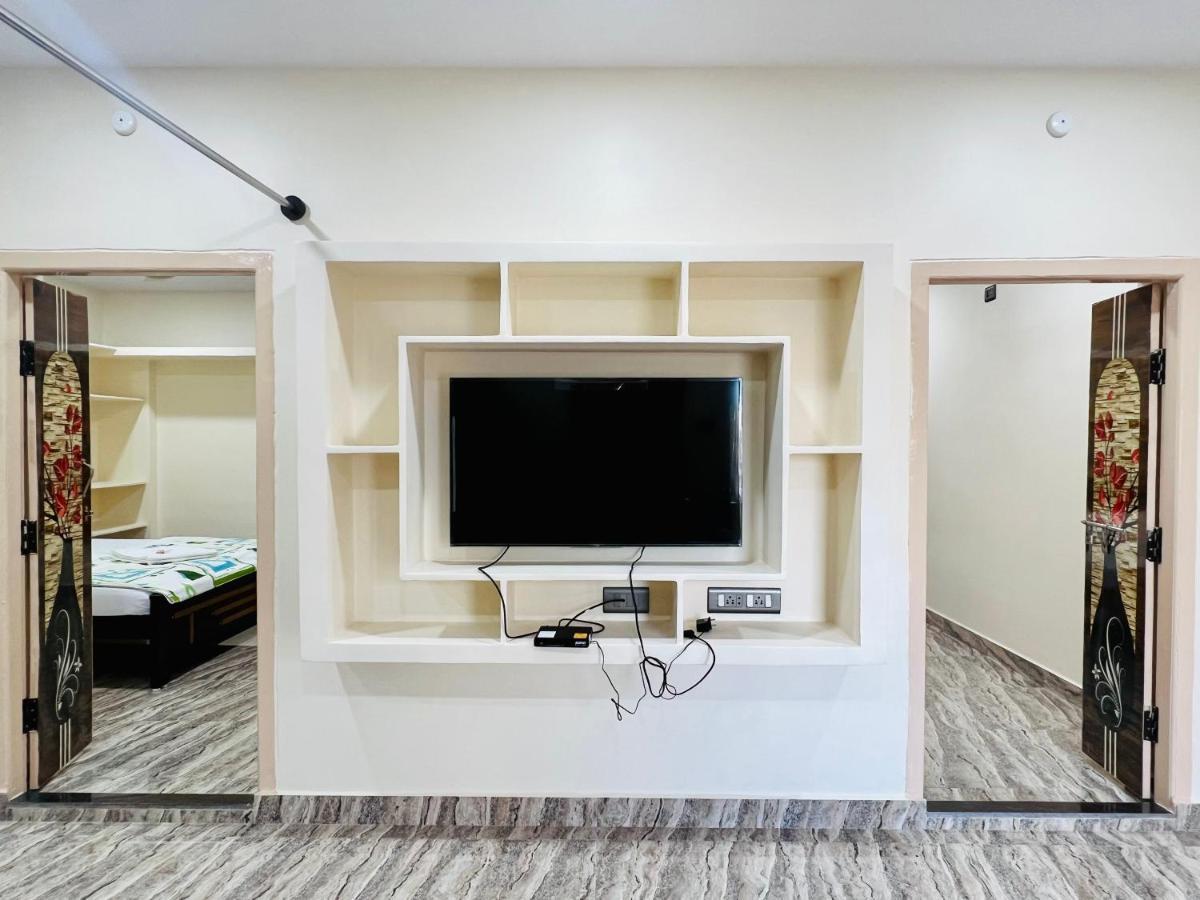 Apartment V *