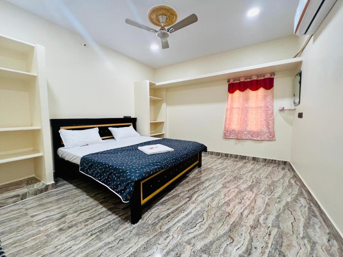 Apartment V *