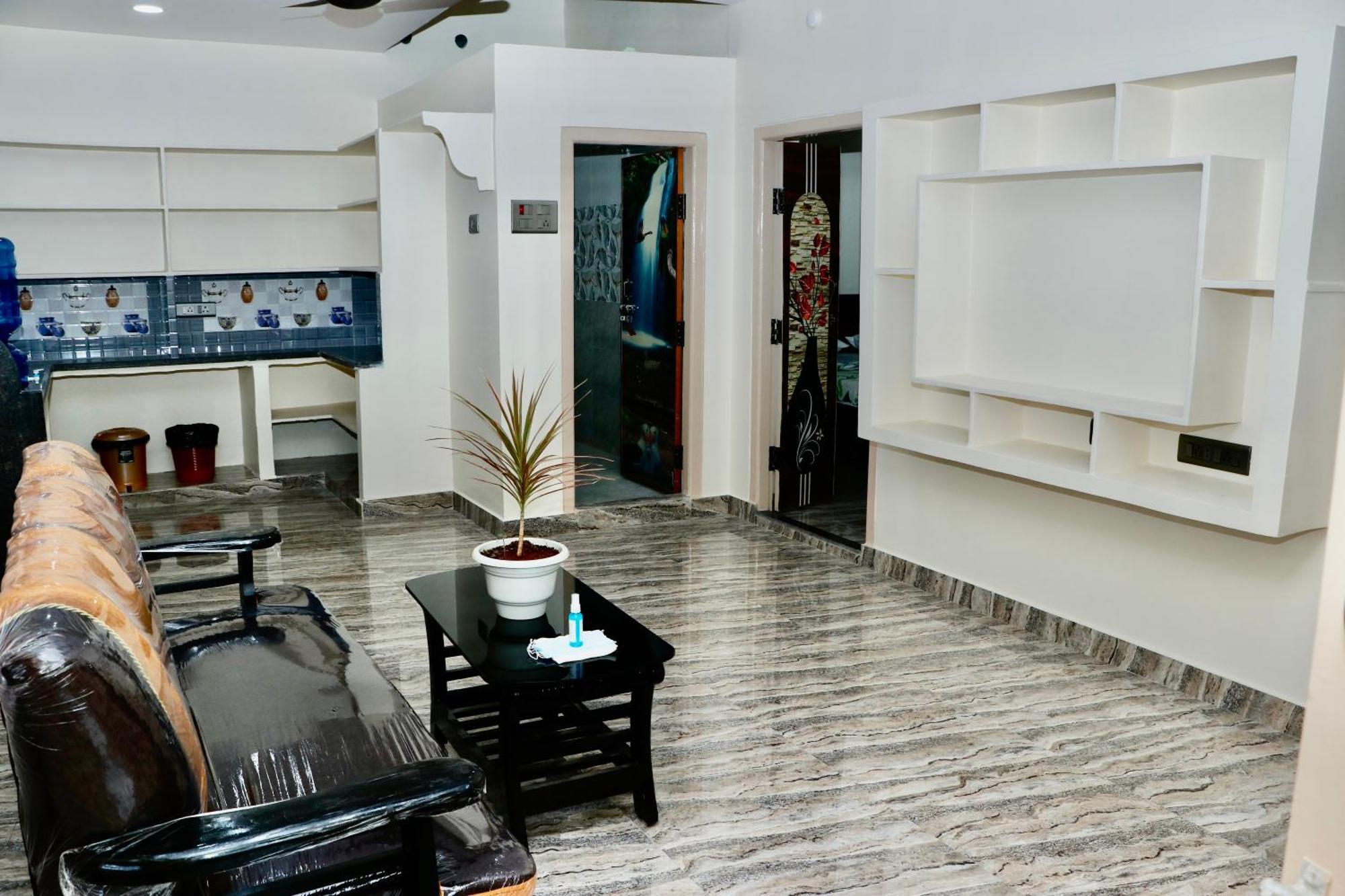 V Apartment *